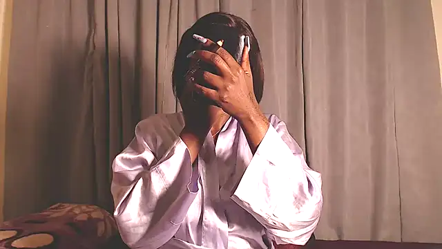 Snapshot of Yummychoklit chatting on 10-20-25, 05:13 Yummychoklit online show from 10-20-25, 05:13