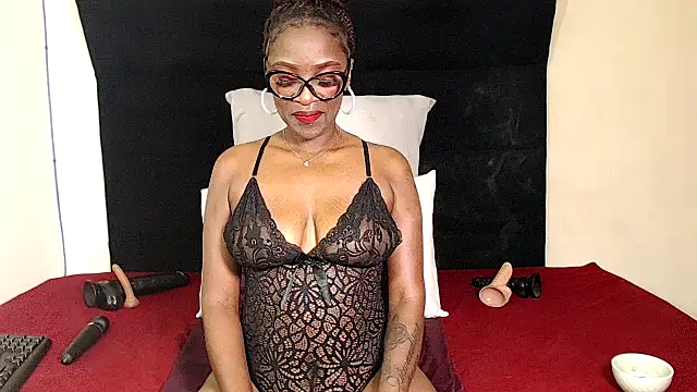 Yummychoklit online show from 04-28-26, 03:44