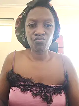 Snapshot of Yummychoklit chatting on 10-16-25, 06:32 Yummychoklit online show from 10-16-25, 06:32