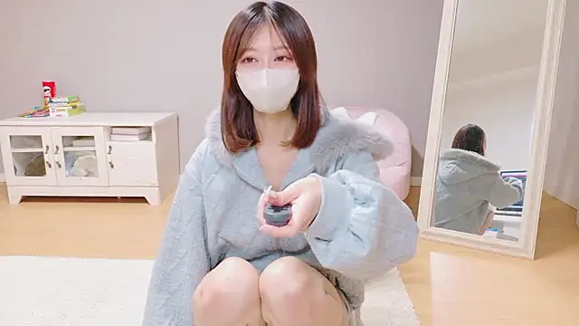 Yuna-ch online show from 12-22-25, 02:28