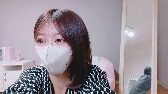 Yuna-ch online show from 10-09-25, 01:55