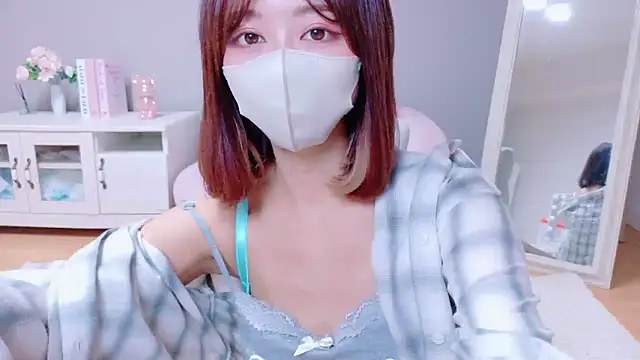 Yuna-ch online show from 09-08-25, 03:22