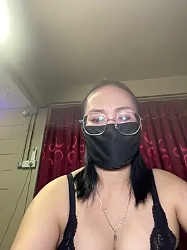 Snapshot of melyiaaa chatting on 06-11-26, 02:47 melyiaaa online show from 06-11-26, 02:47
