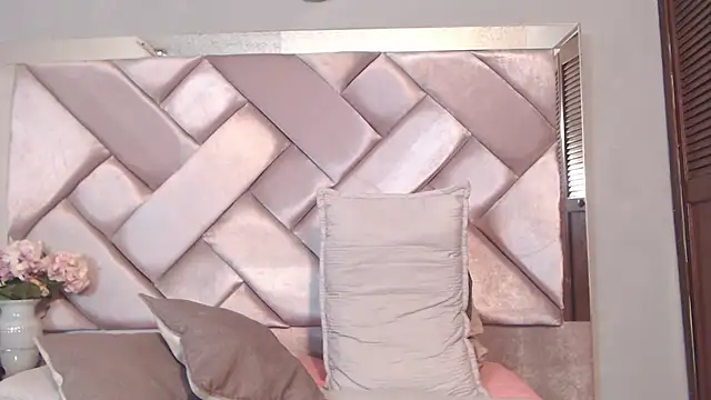 Ashleyroberst online show from 06-04-26, 12:21