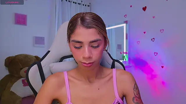 BrunetteAdams001 online show from 06-17-26, 01:16