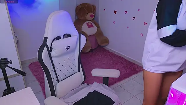 BrunetteAdams001 online show from 02-24-26, 03:51