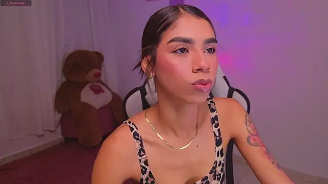 BrunetteAdams001 online show from 02-08-26, 04:43