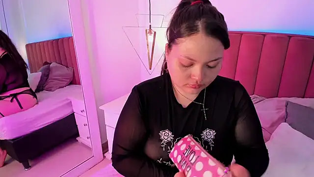 Tessa Sinclaire online show from 04-17-26, 08:44