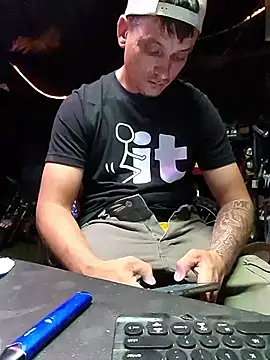 twistafatpipe online show from 10-18-25, 09:50