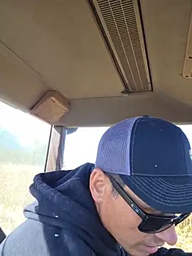 twistafatpipe online show from 10-24-25, 04:39