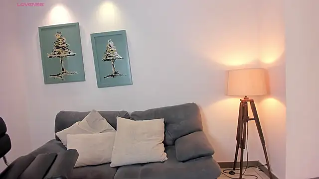 VeronicaBlue online show from 10-31-25, 09:39