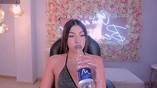 MaddisonTaylor1 online show from 11-30-25, 11:05