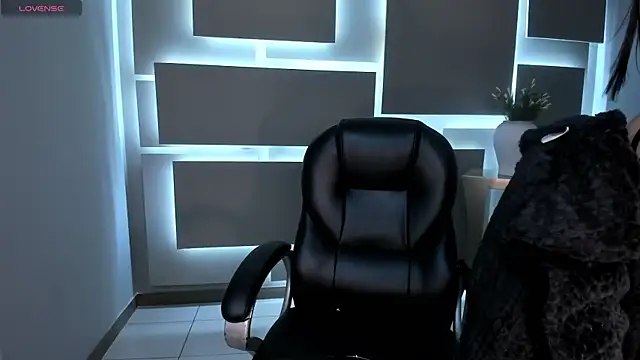 Snapshot of MilaColeman chatting on 09-19-25, 02:04 MilaColeman online show from 09-19-25, 02:04