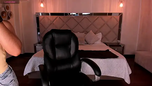 MilaColeman online show from 11-03-25, 07:06