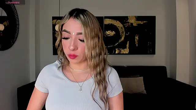 LizzCooper online show from 11-08-25, 07:39