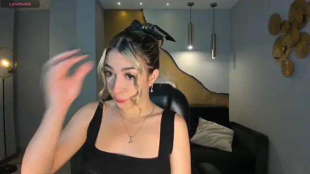 LizzCooper online show from 11-08-25, 04:05