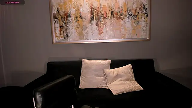 LizzCooper online show from 10-13-25, 05:20