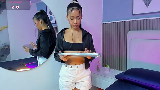 Snapshot of lily__star chatting on 10-19-25, 03:20 lily star online show from 10-19-25, 03:20