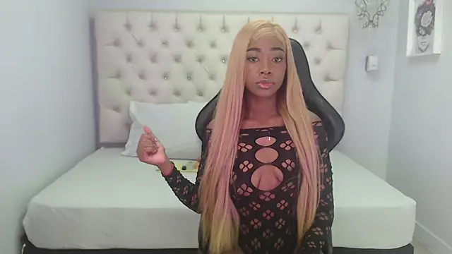 Snapshot of candyy_ebony chatting on 10-10-25, 01:01 candyy ebony online show from 10-10-25, 01:01