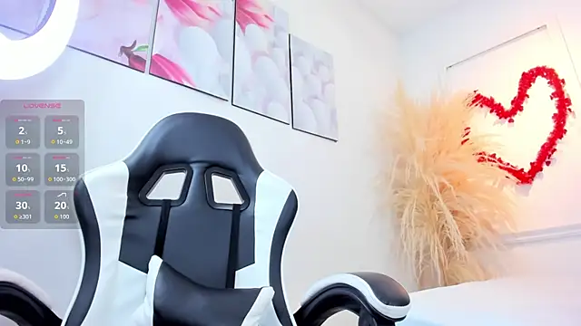 Snapshot of Miriam_milf chatting on 02-21-26, 12:29 Miriam milf online show from 02-21-26, 12:29