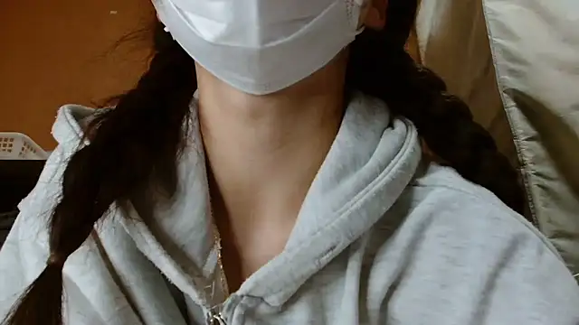 Snapshot of natsumiii chatting on 09-15-25, 05:30 natsumiii online show from 09-15-25, 05:30