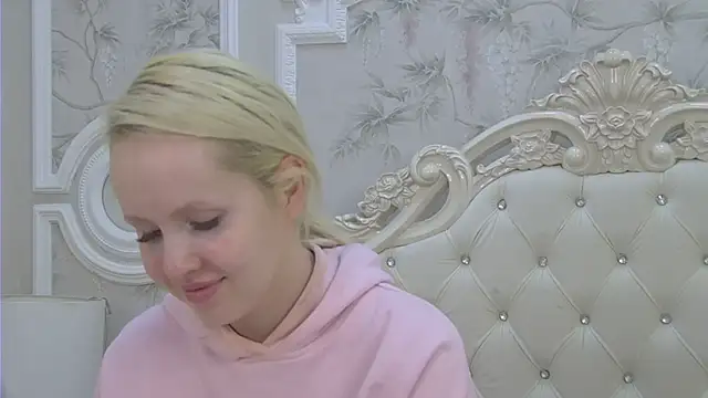 Snapshot of EllieFrosty_ chatting on 06-14-26, 11:17 EllieFrosty online show from 06-14-26, 11:17