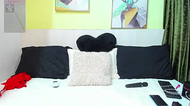 AtheneaArbelaez  online show from 12-05-25, 12:37