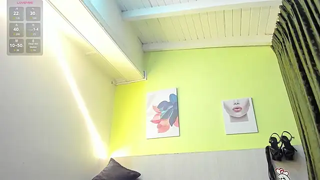 AtheneaArbelaez  online show from 09-30-25, 12:44