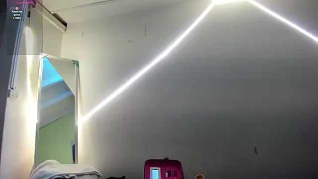 AtheneaArbelaez  online show from 10-15-25, 12:46