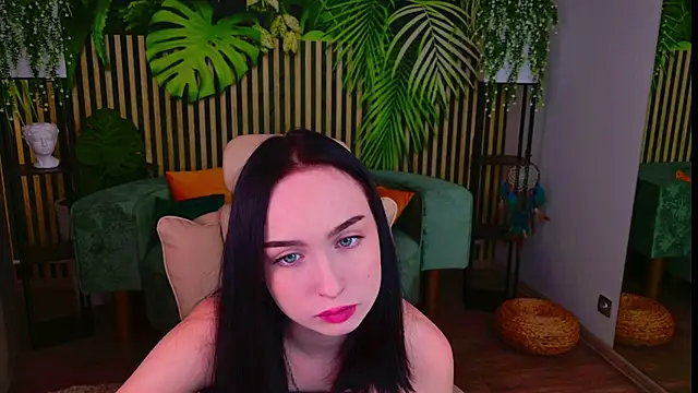 Snapshot of MonikaCarter chatting on 10-18-25, 11:12 MonikaCarter online show from 10-18-25, 11:12