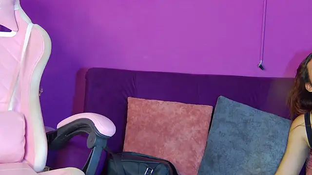 Maylu Fox online show from 11-04-25, 01:26