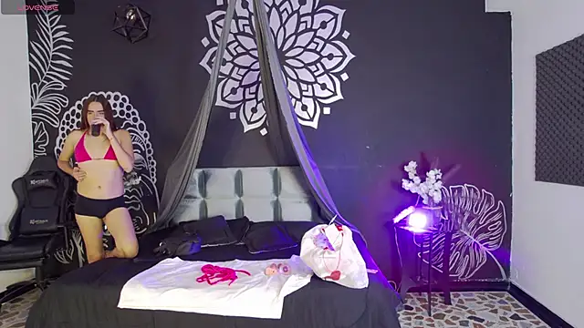 Maylu Fox online show from 11-12-25, 12:31