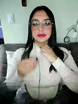 Linda Saenz  online show from 10-24-25, 07:24
