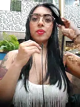 Linda Saenz  online show from 11-21-25, 08:41