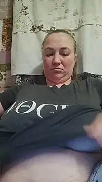 Snapshot of Kiss_Eva chatting on 02-05-25, 05:09 Kiss Eva online show from 02-05-25, 05:09