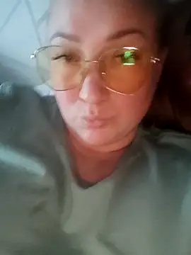 Snapshot of Kiss_Eva chatting on 10-22-25, 02:16 Kiss Eva online show from 10-22-25, 02:16