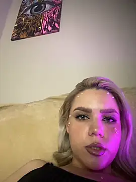 Snapshot of April_Purr chatting on 10-24-25, 01:10 April Purr online show from 10-24-25, 01:10