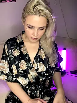 Snapshot of April_Purr chatting on 09-27-25, 11:05 April Purr online show from 09-27-25, 11:05