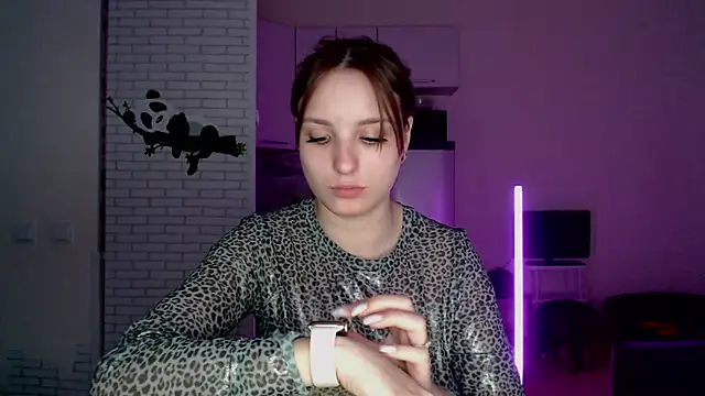 Leonaalove online show from 04-02-26, 05:30