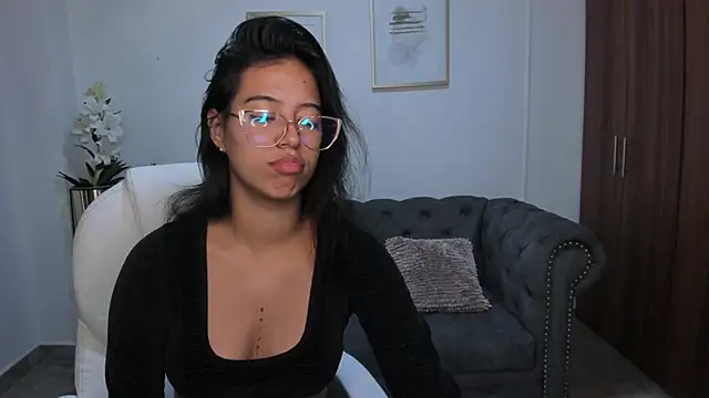 Snapshot of raven_stonee chatting on 10-16-25, 03:15 raven stonee online show from 10-16-25, 03:15