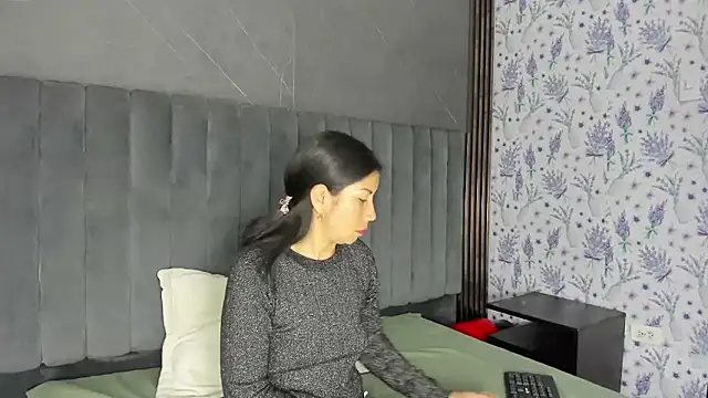 Megan Collinss  online show from 01-09-26, 12:45