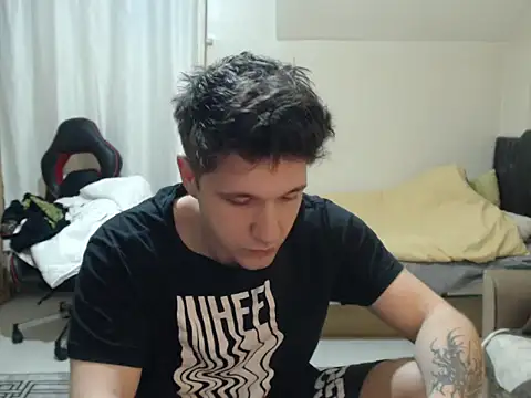 Snapshot of 2handsomemann chatting on 05-04-26, 06:44 2handsomemann online show from 05-04-26, 06:44