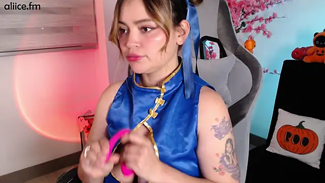 aliiceFM online show from 10-31-25, 02:19