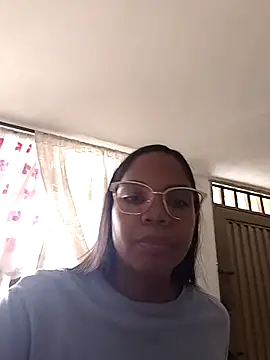Snapshot of CloeeHills_ chatting on 10-20-25, 09:04 CloeeHills online show from 10-20-25, 09:04