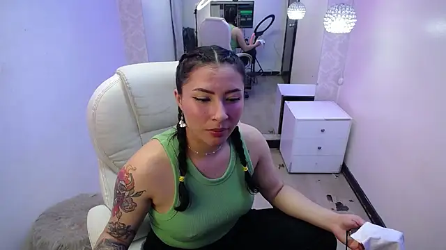 nicolee 8 online show from 09-18-25, 04:04