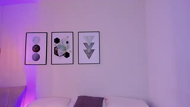 AmbarEvans  online show from 10-23-25, 12:04