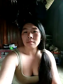Snapshot of quynhkoolbae chatting on 10-20-25, 01:51 quynhkoolbae online show from 10-20-25, 01:51