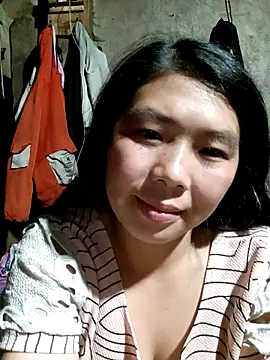 Snapshot of quynhkoolbae chatting on 10-12-25, 01:45 quynhkoolbae online show from 10-12-25, 01:45