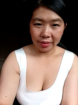 Snapshot of quynhkoolbae chatting on 10-11-25, 01:28 quynhkoolbae online show from 10-11-25, 01:28