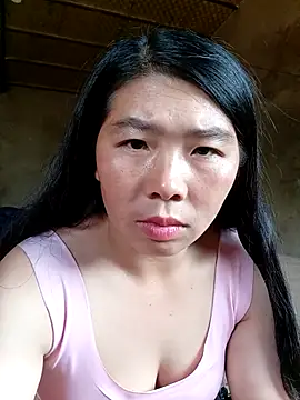 Snapshot of quynhkoolbae chatting on 10-12-25, 01:40 quynhkoolbae online show from 10-12-25, 01:40